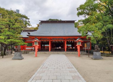 Fukuoka, Japonya - 28 Kasım 2019: Fukuoka 'daki Savaş Gemisi Sumiyoshi-jinja Shinto Tapınağı. Tapınak, 1623 tarihli mevcut yapılar olan 8 c. 'de kuruldu. 