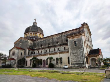 Havana, Küba - 18 Ocak 2020: Jesus de Miramar Kilisesi. 1953 'te Roma-Bizans tarzında inşa edilmiş. Küba' nın en büyük ikinci kilisesi. Mimarlar Eugenio Cosculluela ve Guido Sutter