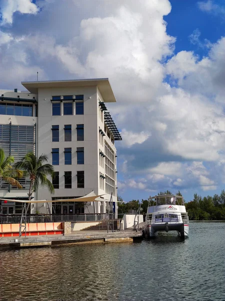 George Town Kaaimaneilanden Februari 2020 Twin Hull Boot Aan Waterkant — Stockfoto