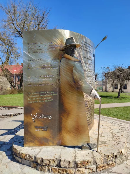 Bauska Lettonia Aprile 2020 Monumento Vilis Pludonis Nella Città Bauska — Foto Stock