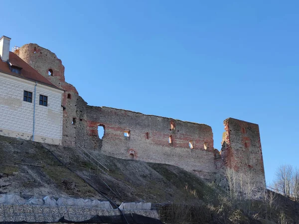 Bauska Łotwa Kwietnia 2020 Ruiny Zamku Zakonu Liwońskiego Bauska Łotwa — Zdjęcie stockowe