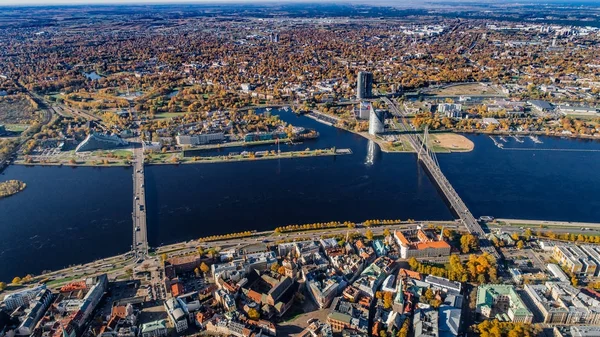 Riga City staden Lights från drone och floden Daugava — Stockfoto