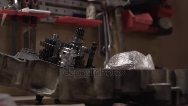 Bike gearbox repair on the table moving slider — Stock Video