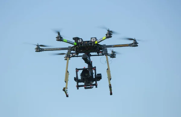 Big Carbon Drone dslr dji estate in aria — Foto Stock