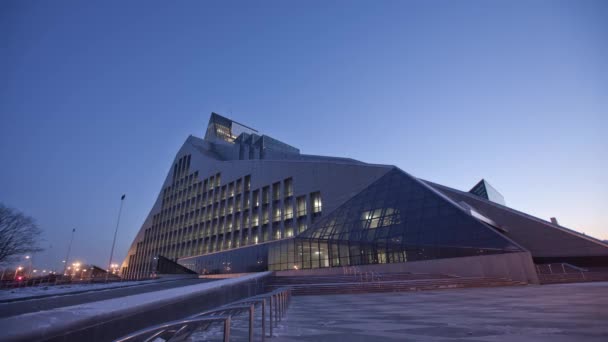 Nuit Riga ville hiver timelapse, lumières, pont, rivière Daugava — Video