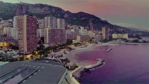 Monaco stad Monte Carlo Drone vlucht poort yahts zee flats avond — Stockvideo