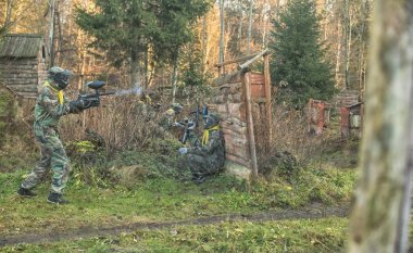 Paintball oyun bahçesi arena silah ve maske eğitim ile