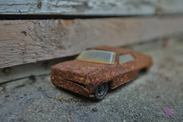 Paslı metal araba modeli makro çekim ner açık pencere