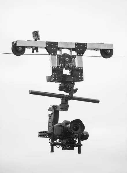 Cablecam camera met camera en gyroscopische gimbal — Stockfoto