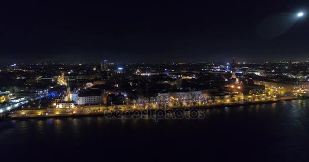 Riga-stad nachttijd oude stad Riga herfst Drone vlucht — Stockvideo