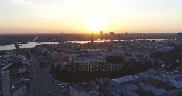 Riga city and evening time sunset Old town Riga Drone flight over Roads and Market — Stock Video