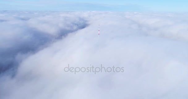 Wolken-Zeitraffer mit blauem Himmel per Drohne — Stockvideo