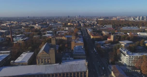 Riga ville Automne lever du soleil bâtiments maisons vivantes Drone — Video