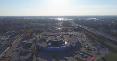 Riga şehir sonbahar gündoğumu binalar yaşayan Drone evler