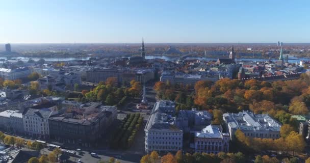 Riga city jesienią sunrise budynków życia domy Drone — Wideo stockowe