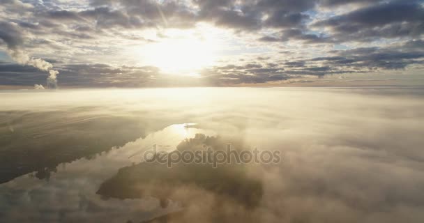 Nubes drone vuelo con cielo azul claro usando Drone — Vídeo de stock