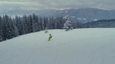 Snowboard freeride kış drone uçuş dağlarda