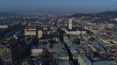 Lviv şehri, Ukrayna, şehir merkezi buidings, drone uçuş kış timelapse