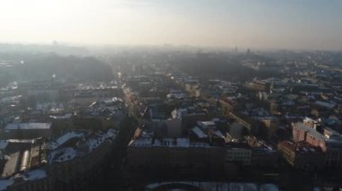 Lviv şehri, Ukrayna, şehir merkezi buidings, drone uçuş Kış saati, yollar