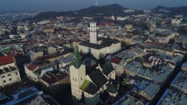 Lviv şehri, Ukrayna, şehir merkezi buidings, drone uçuş Kış saati, yollar