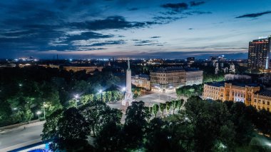 Riga şehir gece zaman köprü sonbahar Drone uçuş Milda