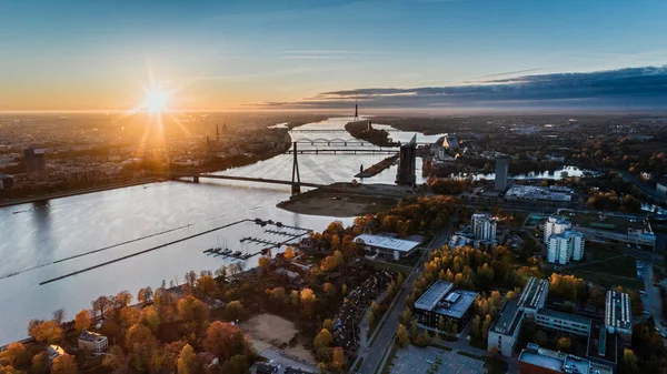 Riga city jesienią zachód budynków życia domy Drone — Zdjęcie stockowe