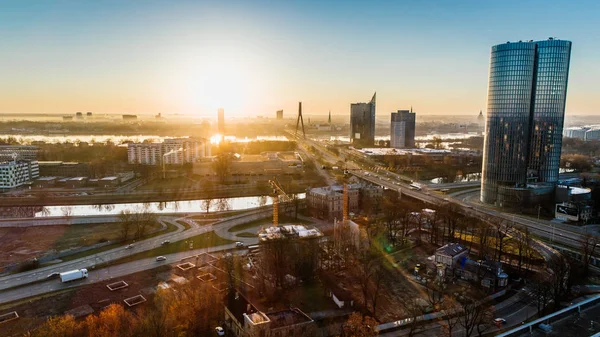 Riga cidade Outono nascer do sol edifícios casas de estar Drone — Fotografia de Stock
