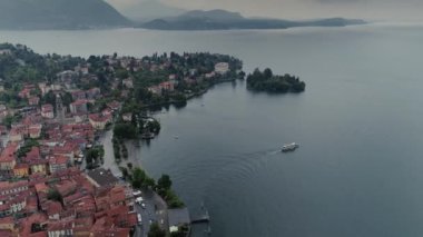 İtalyan Rivierası drone uçuş dağlar, İtalya Gölü, dron 4 k doğa uçuş yakınındaki evleri