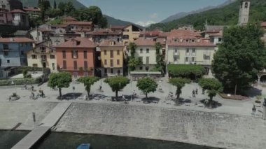 Bisiklet Sümer İtalya İtalyan Rivierası evleri drone uçuş Dağları yakınında, İtalya Gölü, robot 4 k doğa uçuş hootel