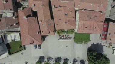 Bisiklet Sümer İtalya İtalyan Rivierası evleri drone uçuş Dağları yakınında, İtalya Gölü, robot 4 k doğa uçuş hootel