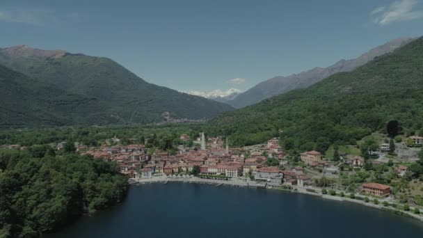 Bicicleta sumer itália italiano riviera casas drone voo perto das montanhas, Itália lago, drone 4k natureza voo hootel — Vídeo de Stock