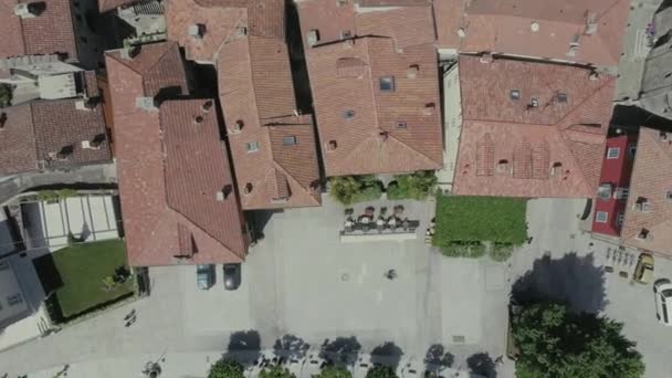 Bicicleta sumer itália italiano riviera casas drone voo perto das montanhas, Itália lago, drone 4k natureza voo hootel — Vídeo de Stock