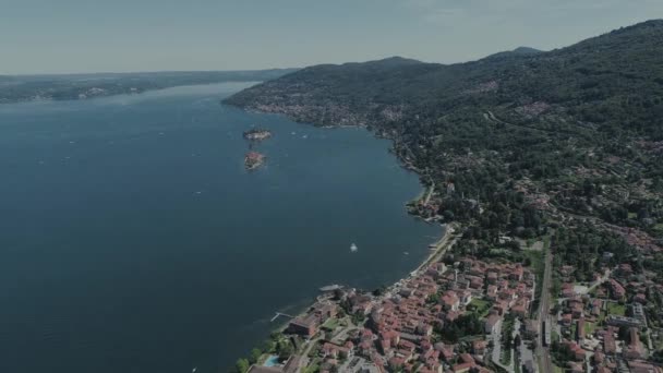 Italian riviera houses drone flight near the mountains, Italy lake, drone 4k nature flight hootel — Stock Video