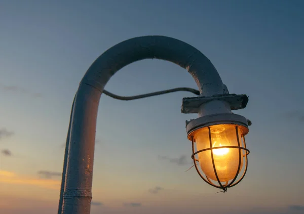 Vintage lâmpada navio pôr do sol decoração, decorativo, eletricidade, retro, fundo, antigo , — Fotografia de Stock