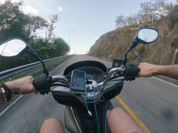 Vélo rue première personne vue scooter asie Thaïlande ville balade — Photo