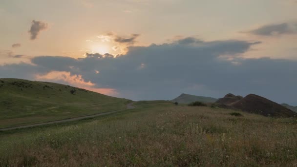 Caucasusen fält dal bergen episka Timelapse kaukasiska skönhet naturen Georgien kultur — Stockvideo