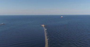 Tanker açık deniz, okyanus, büyük ticaret gemisi gemi cruise drone uçuş 4k