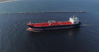Tanker açık deniz, okyanus, büyük ticaret gemisi gemi cruise drone uçuş 4k