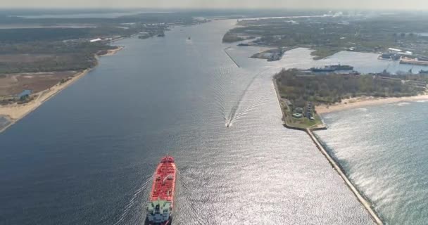 Tanque em mar aberto, oceano, grande navio mercante cruzeiro drone voo 4k — Vídeo de Stock