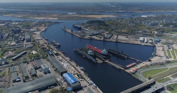 Astillero drone timelapse buque cisterna y buques marinos — Vídeos de Stock