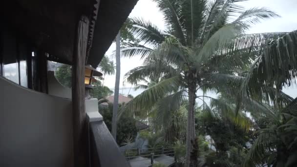 Timelapse Thailand strand islalnd huizen, wilde bergen aard boom en palm — Stockvideo