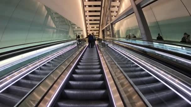 Eskalátor v moderní letiště, pozadí, doprava, obchod, eskalátor, cestování, stanice, interiér,