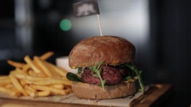 Restoran Fransız kızartması ve Burger yemek yemek, et, Barbekü, ızgara, hamburger, burger, Barbekü, sığır eti,