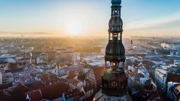 Petera Baznica Timelapse Riga città Chiesa sunrise edifici Old Down Town Drone — Video Stock