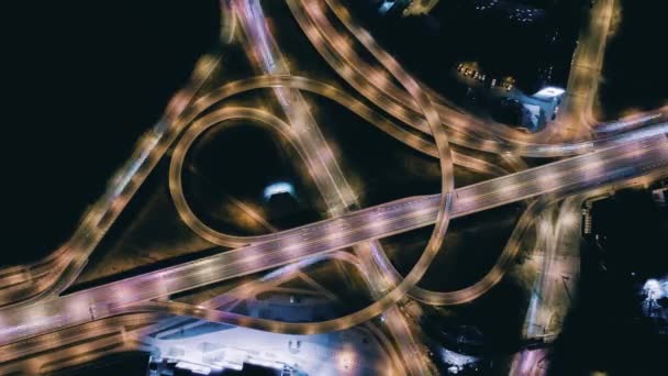 Noche Drone Timelapse City Bridge Viaducto de la máquina de tráfico de carreteras Drone coches de tiempo rápido en movimiento — Vídeos de Stock