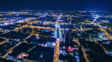 Uçak gece Timelepse Riga şehir eski aşağı Drone uçuş daugava, Letonya Nehri
