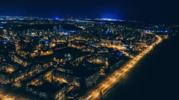 Drone noite Timelepse Riga cidade bloqueiam Apartamentos Drone voo daugava, Rio da Letónia — Vídeo de Stock