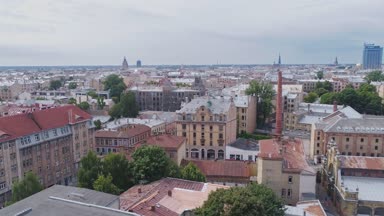 Riga şehir Drone uçuş, evler, daireler merkezi bloğu yaşayan binalar
