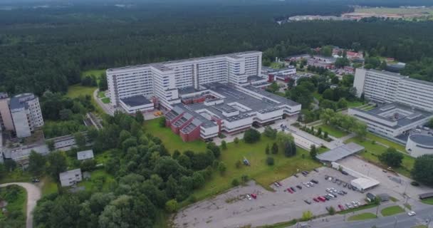 Sjukhuset drone hus medicinsk, hälsa, medicin, stöd, nödsituation, ambulans, sjukvård, Gailezers — Stockvideo