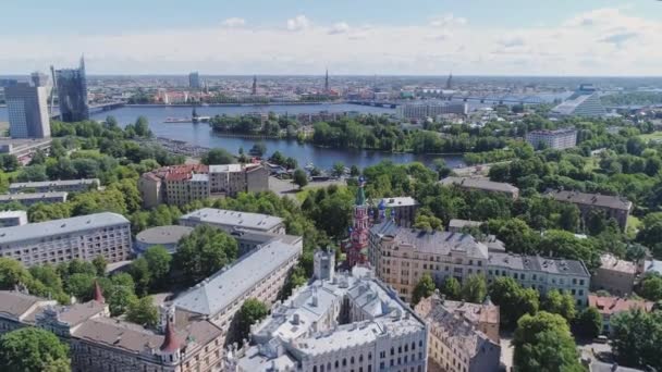 Old Riga város, Európában, landmark, Lettország, rigai, építészet, városkép, középkori, utca, turisztikai drone repülés — Stock videók